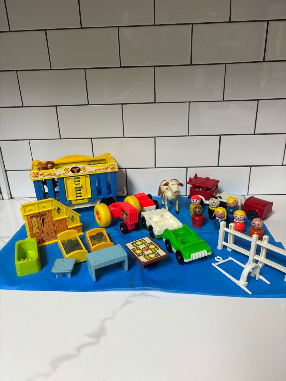 Vtg Fisher-Price Little People random lot of 26 people furniture cars